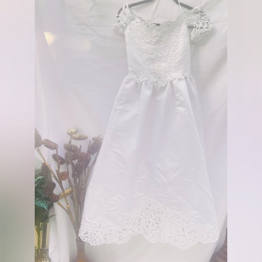 Girls White Lace Off-Shoulder Formal Dress